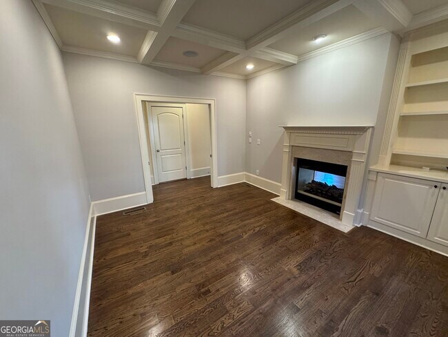 Building Photo - 1092 McLynn Ave NE