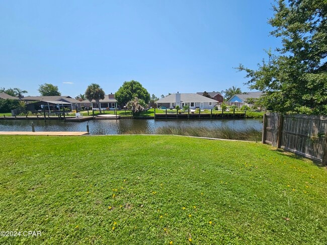 Building Photo - 2103 Coral Dr