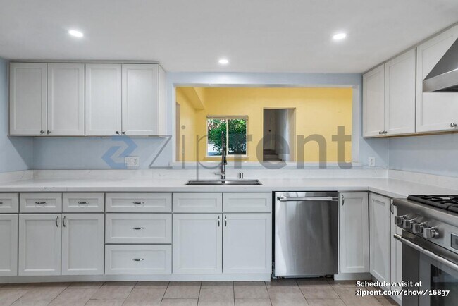 Building Photo - 1967 Solano Way