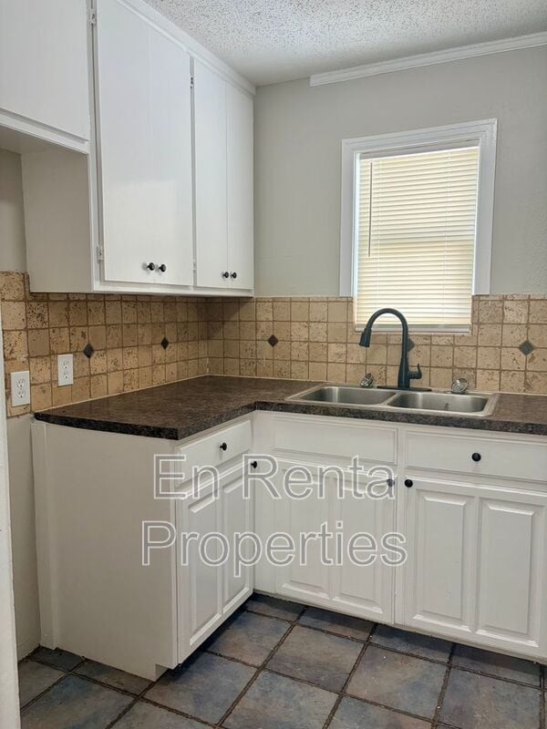 Building Photo - 601 W Beach St