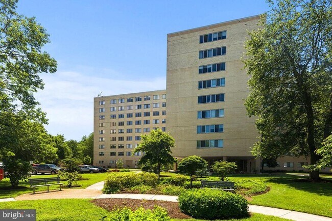 Building Photo - 6631 Wakefield Dr
