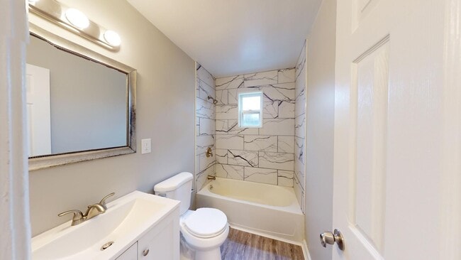 Building Photo - Old Brooklyn - 3 Bedroom Single Family Home