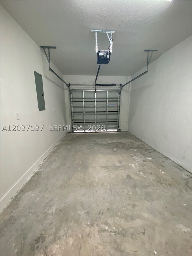 Building Photo - 2402 SW 145th Pl