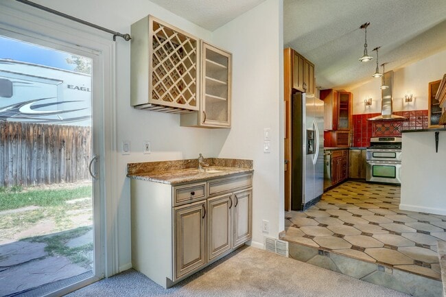Building Photo - $3,200.00 - 3 Bedrooms, 2 Bathrooms, Singl...