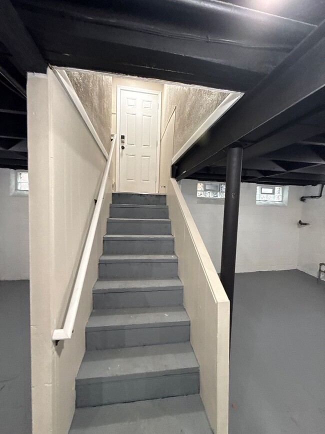 Building Photo - Renovated 3-Bedroom Home – We Welcome Sect...
