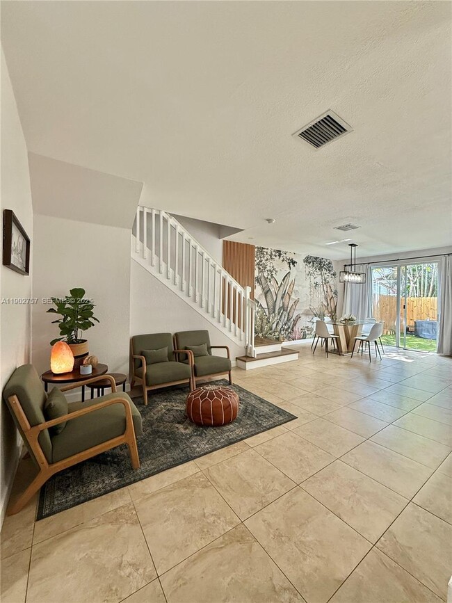 Building Photo - 1034 NE 208th St