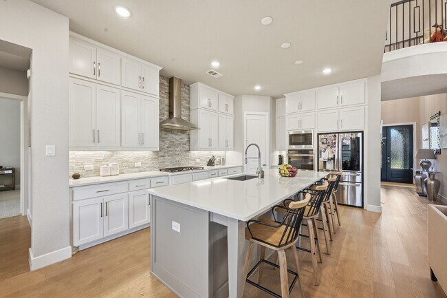 Building Photo - Luxury 5 bed 7 bath two story in Rockwall with grand double doors, soaring 19 foot ceilings, chef...