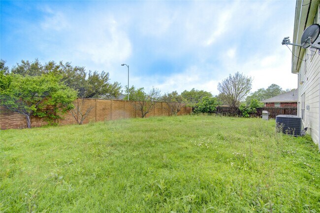 Building Photo - 9351 Royal Way