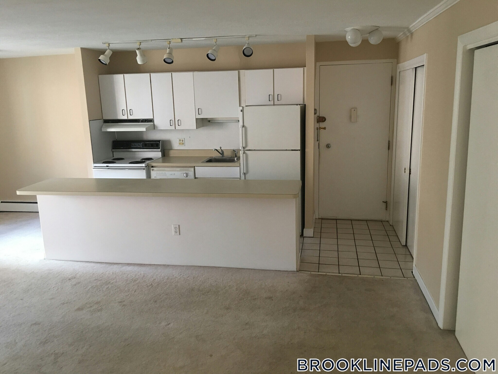 Building Photo - 123 Sewall Ave