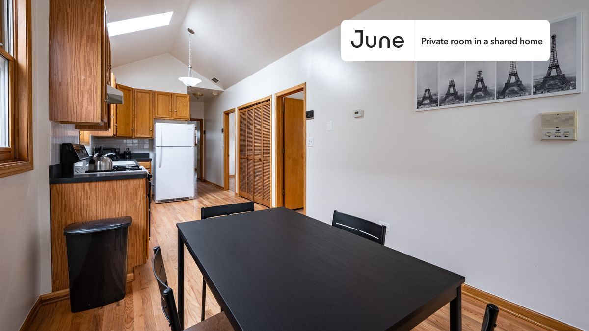 Building Photo - Private bedroom in 3 bed/2 bath Home