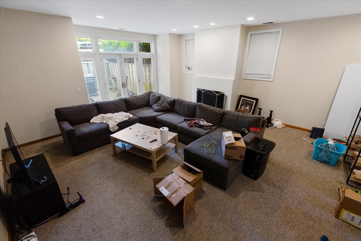 Building Photo - 2338 N Greenview Ave