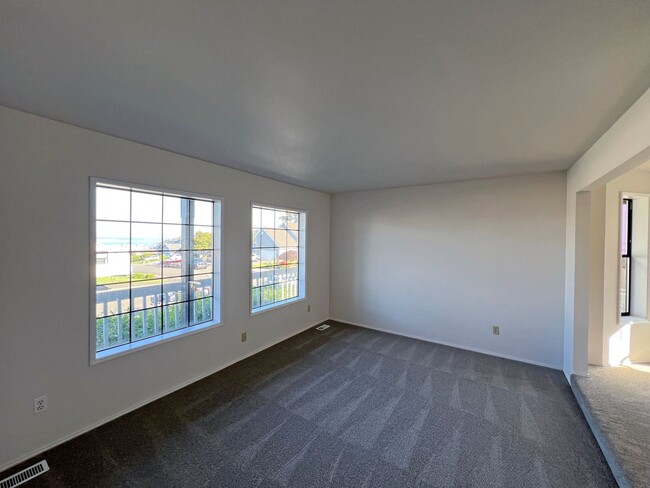Building Photo - 1507 63rd Ave NE