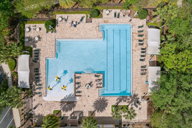 Building Photo - 2 BEDROOM VICTORIA PARK TOWNHOUSE AVAILABL...