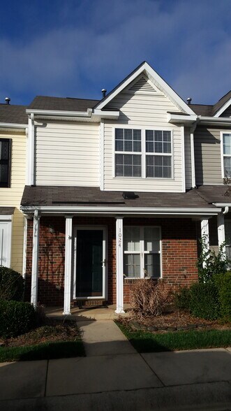 Primary Photo - 1024 Oak Blossom Way