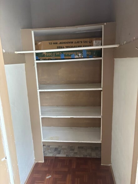 Kitchen Storage. - 121 Bonney St