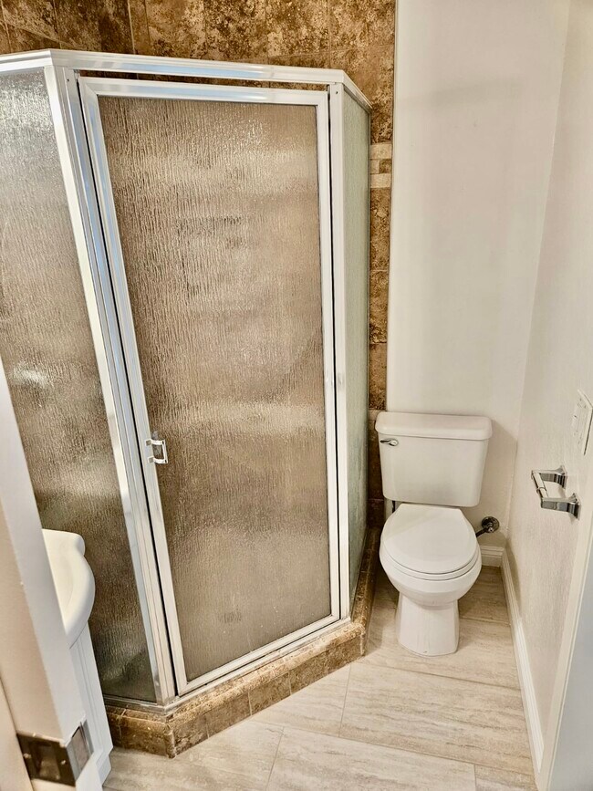 Master Full Bathroom - 2118 Obarr Pl