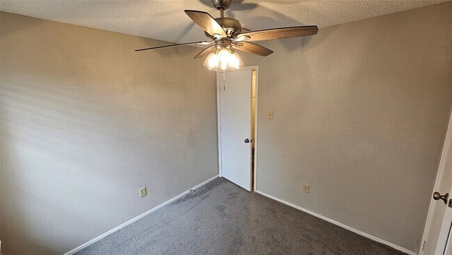 Building Photo - 5210 Russelville Rd