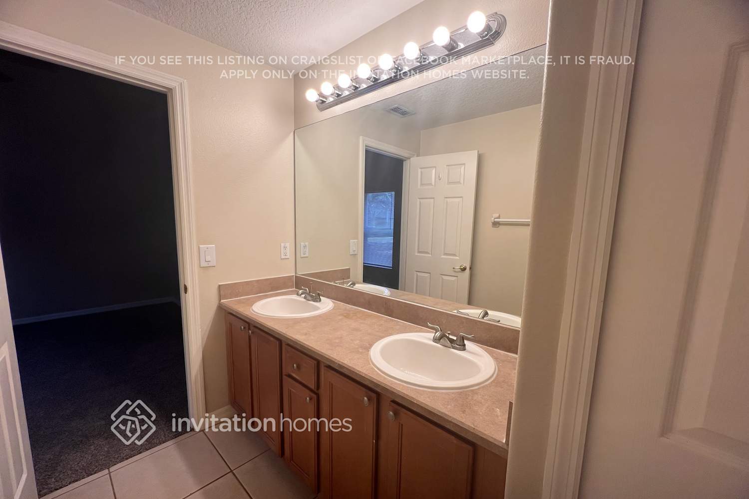 Building Photo - 1571 Parkglen Cir