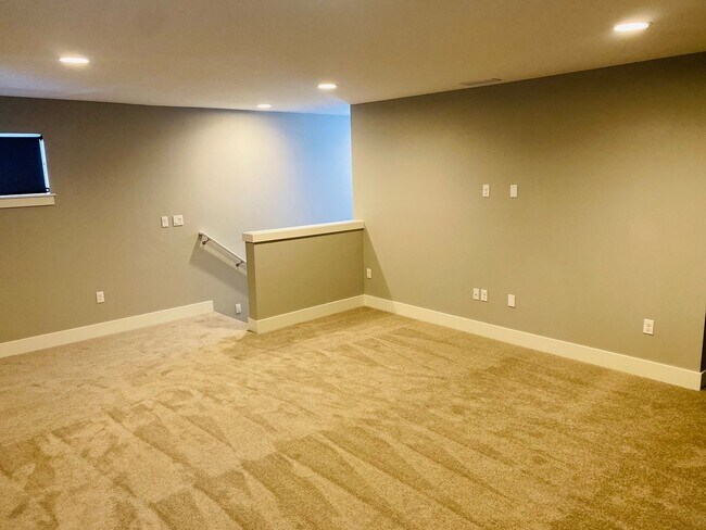 Building Photo - Gorgeous Newer Home!