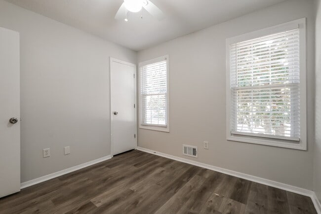 Building Photo - 895 Highland Terrace NE