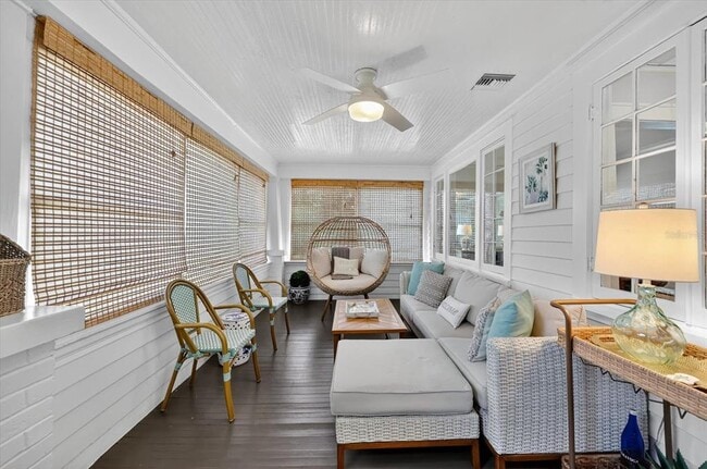 Building Photo - 235 10th Ave NE