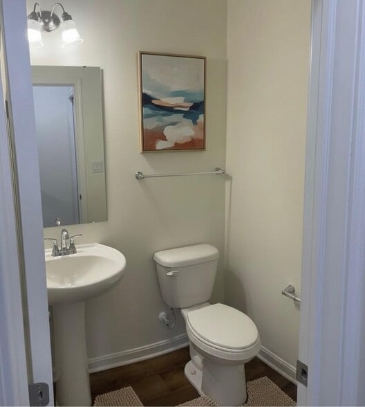 Building Photo - 715 Ravenshire Ct