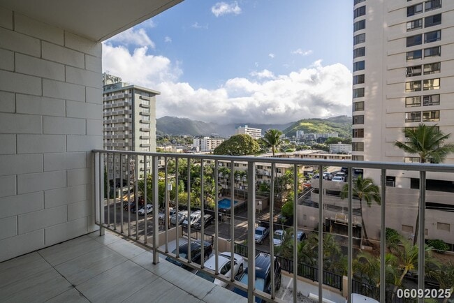 Building Photo - $2600.00 | 2BD/1BA Condo ALL UTILITIES INC...