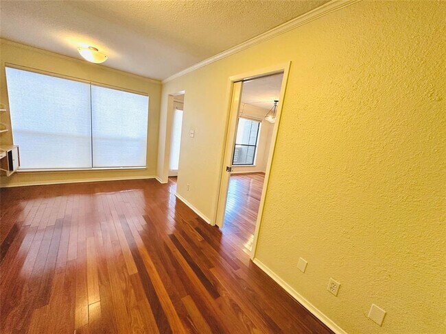 Building Photo - 1101 Hollow Creek Dr