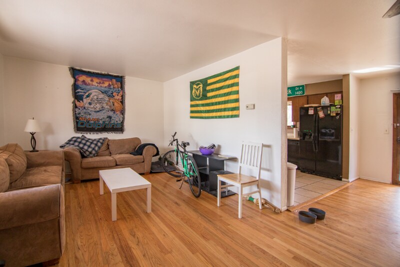 Building Photo - 1717 W Lake St