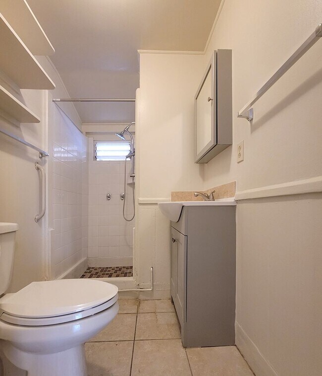 Building Photo - 1132