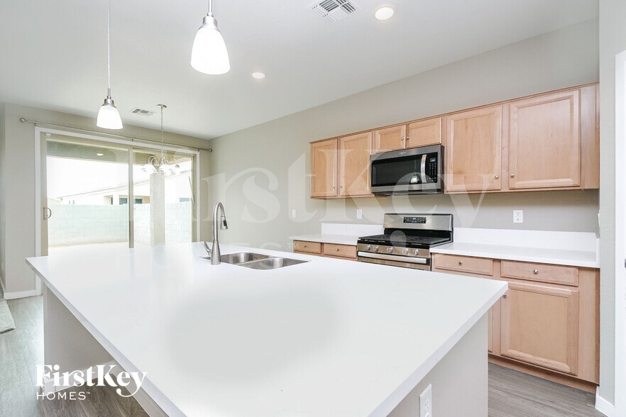 Building Photo - 7177 E Bobwhite Ct