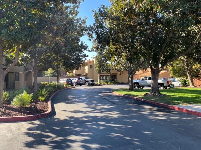 Building Photo - Two bedroom condo in Gated Community with ...