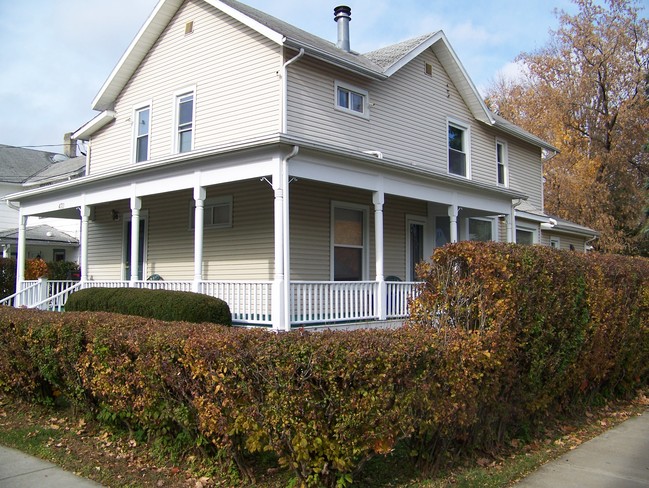 Charming spindled porch, trees & hedges! - 470 South Ave