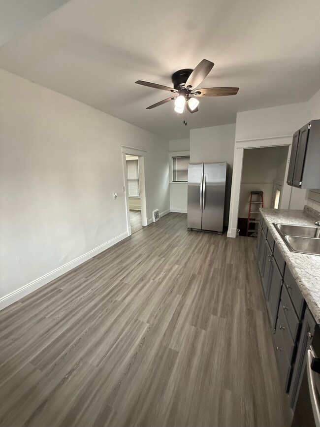 Building Photo - 705 SW 2nd Ave