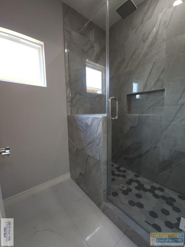Building Photo - 108 Avenida Escandon