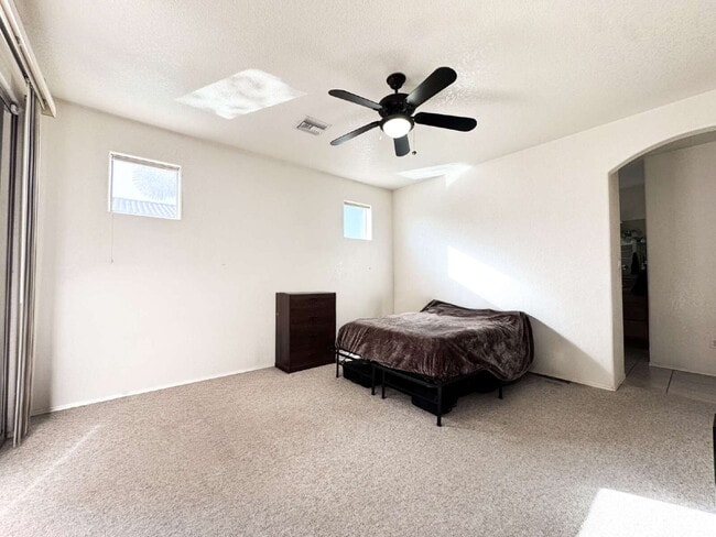 Building Photo - "Charming 3-Bedroom with 2 Full Bathroom  Pool Home in The Terraces!"