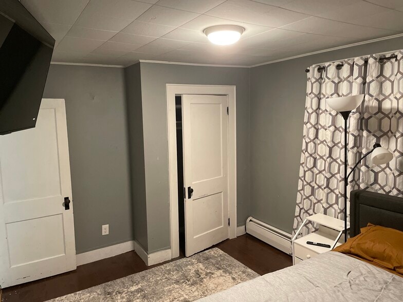 Building Photo - 20 Crescent St