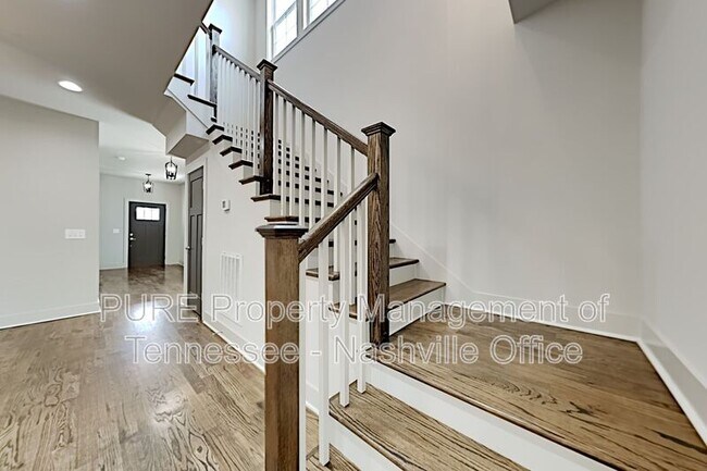 Building Photo - 634B Vernon Ave