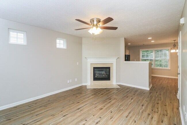 Building Photo - 632 Spanish Oak Dr