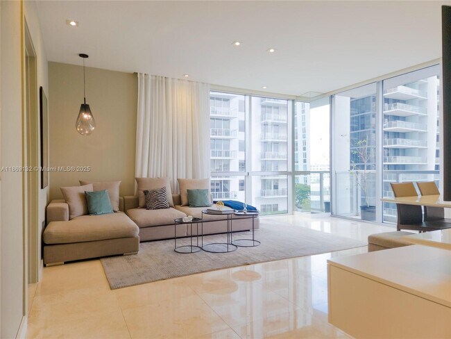 Primary Photo - 1060 Brickell Ave
