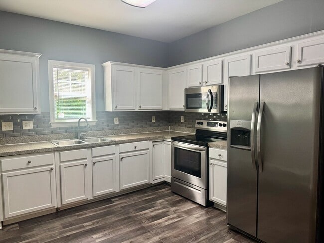 Building Photo - 4bedroom with Master on the Main!