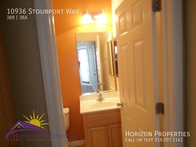 Building Photo - Modern Two-story 3 Bed 2.5 Bath 1,374 sqft...