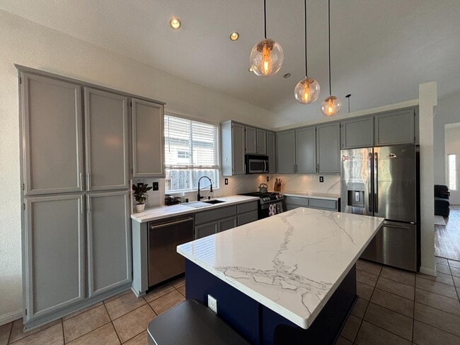 Building Photo - 1012 Freshwater Ct