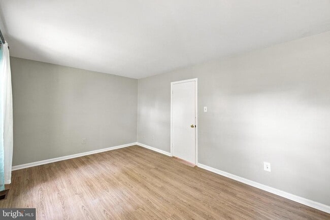 Building Photo - 8346 Stationhouse Ct