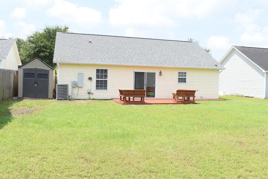 Building Photo - 708 Tabor Ln