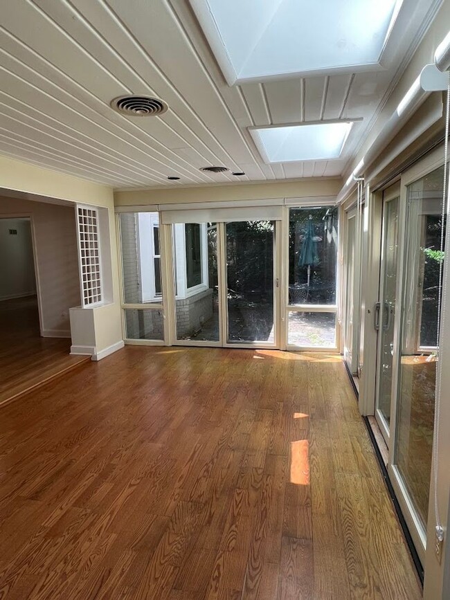 Building Photo - Berkley Stunner