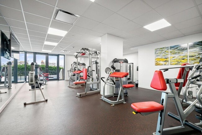 Building Photo - 529 S Flagler Dr