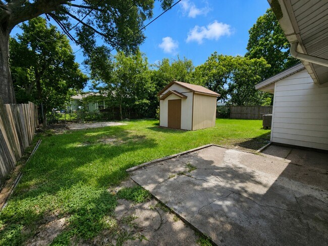 Building Photo - 2914 Tarpey Ave