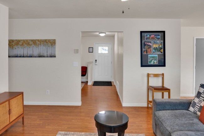 Building Photo - Adorable Furnished Rental Downtown Tulsa