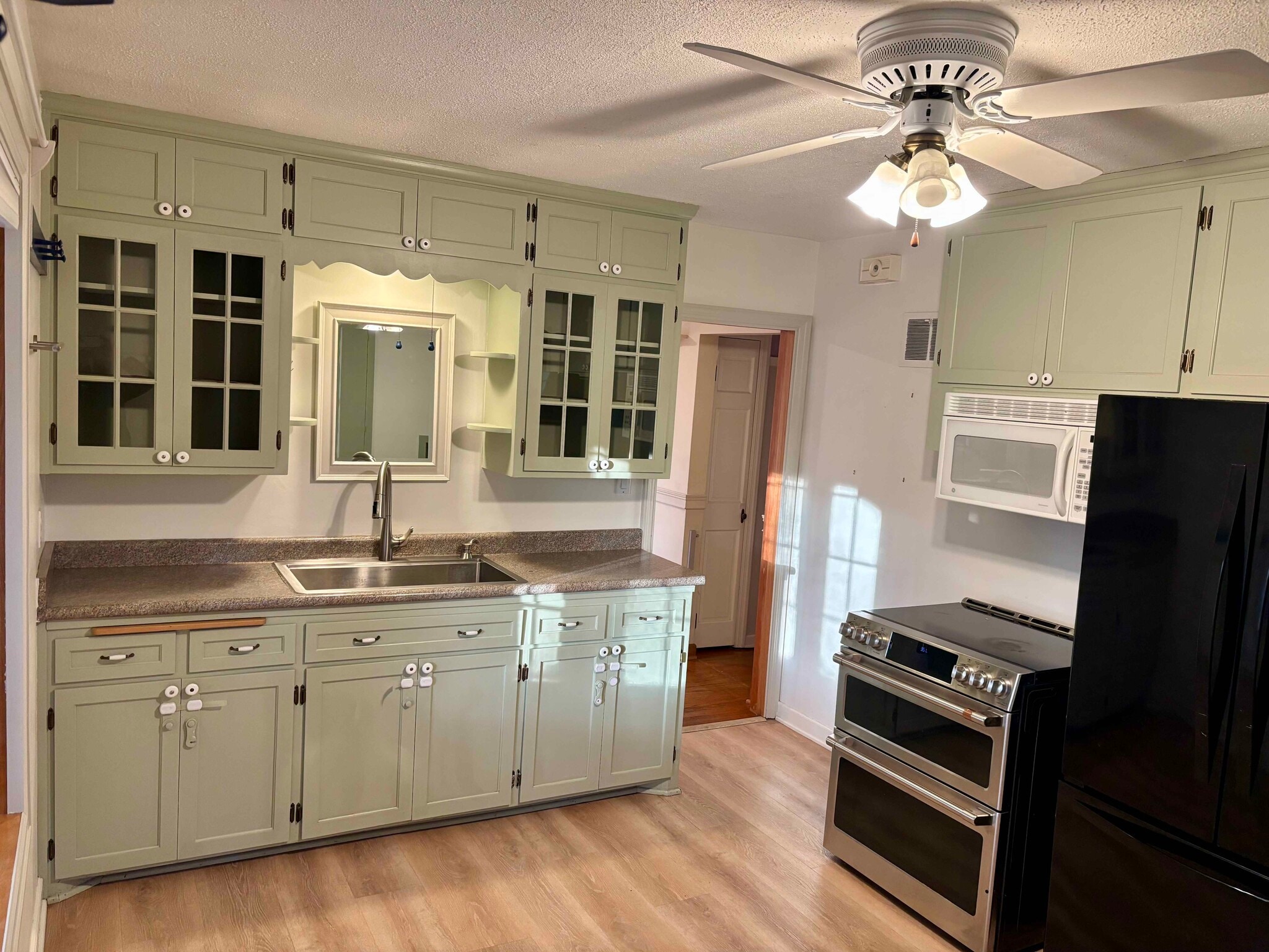 Kitchen 4 - 3276 S Lenox St